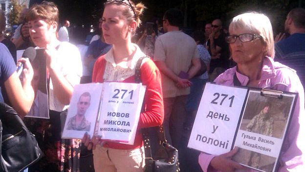 160808102332_rally_support_prisoners_donbass_ato_640x360_bbc_nocredit