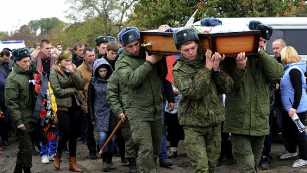 У мережі з’явилися фото масових поховань російських військових