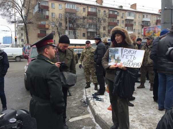 Оперативное сообщение: Именно сейчас “айдаровцы” протестуют под Министерством обороны (ФОТО)