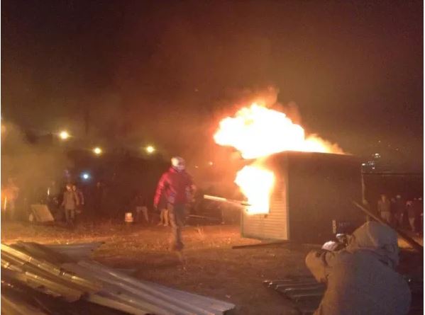 Активісти підпалили паркан біля будівництва на Осокорках
