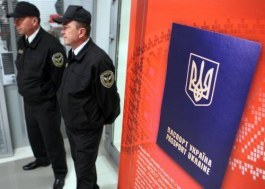 Два должностных лица Государственной миграционной службы Львовской требовали от подчиненного $ 2000 взятки
