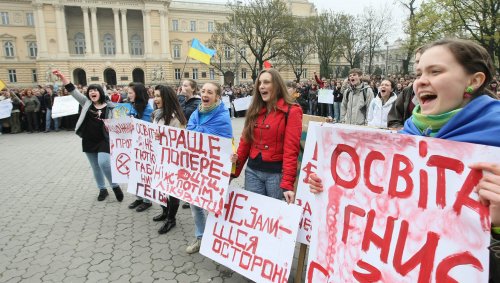 Студенти Львова попередили владу: або стипендії, або масові протести