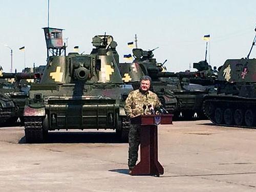 Військовим на аеродромі Чугуєва передали нову військову техніку (ФОТО)