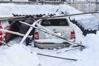 Одесу не на жарт замело. 50 машин потрощено через снігову бурю