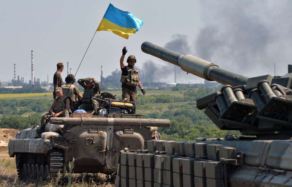 14 людей постраждали від обстрілів Донецька
