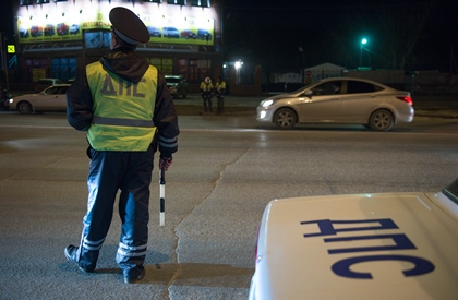 На День милиции пьяный экс-начальник отделения ГАИ сбил пешехода (ВИДЕО)