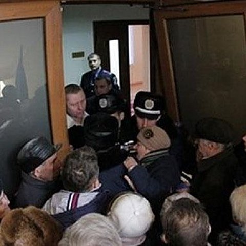 Пенсионеры Горловки взяли штурмом здание РГА с боевиками, – СМИ