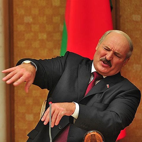 Лукашенко отказался торговать с Россией в рублях