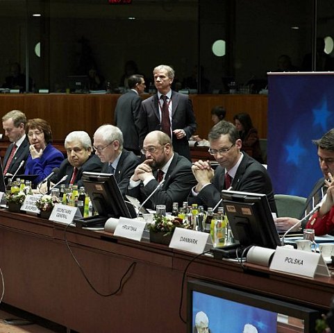 По итогам саммита ЕС пообещал Украине гуманитарку и деньги