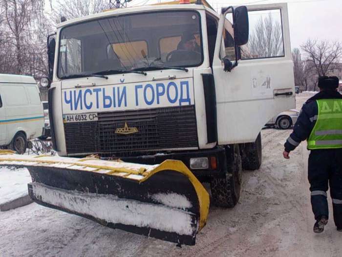 В Горловке работники «гибэдэдэ» ДНР создают аварийные ситуации на дорогах, чтобы «сбивать» штрафы
