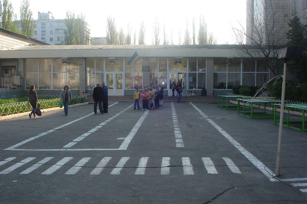 Директора київської школи звільнили за розкрадання 2,5 мільйона гривень