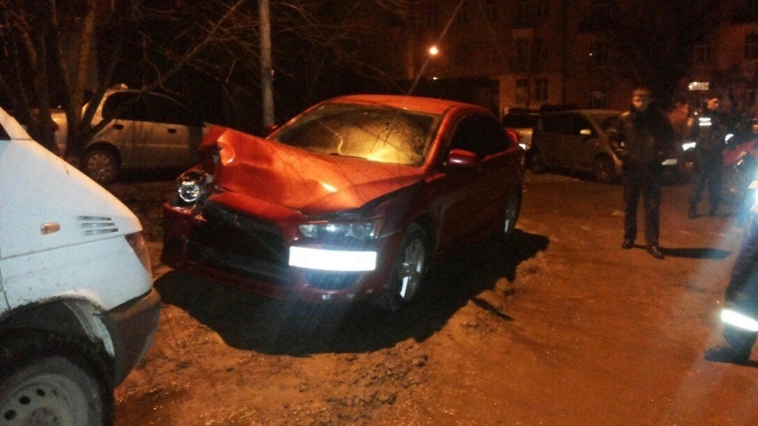 У Львові «Mitsubishi Lancer» протаранив два легковики і втік з місця ДТП (ФОТО)