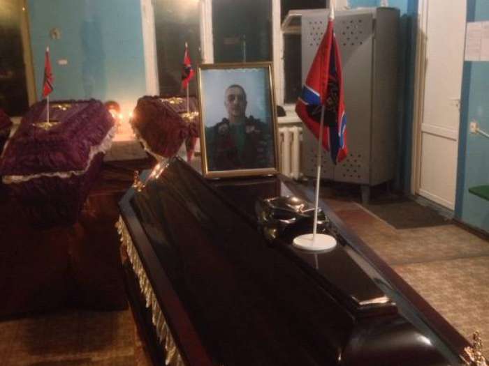 В Сети появилось видео с похорон бойцов “Бэтмена” и командира подразделения Александра Беднова (ВИДЕО)