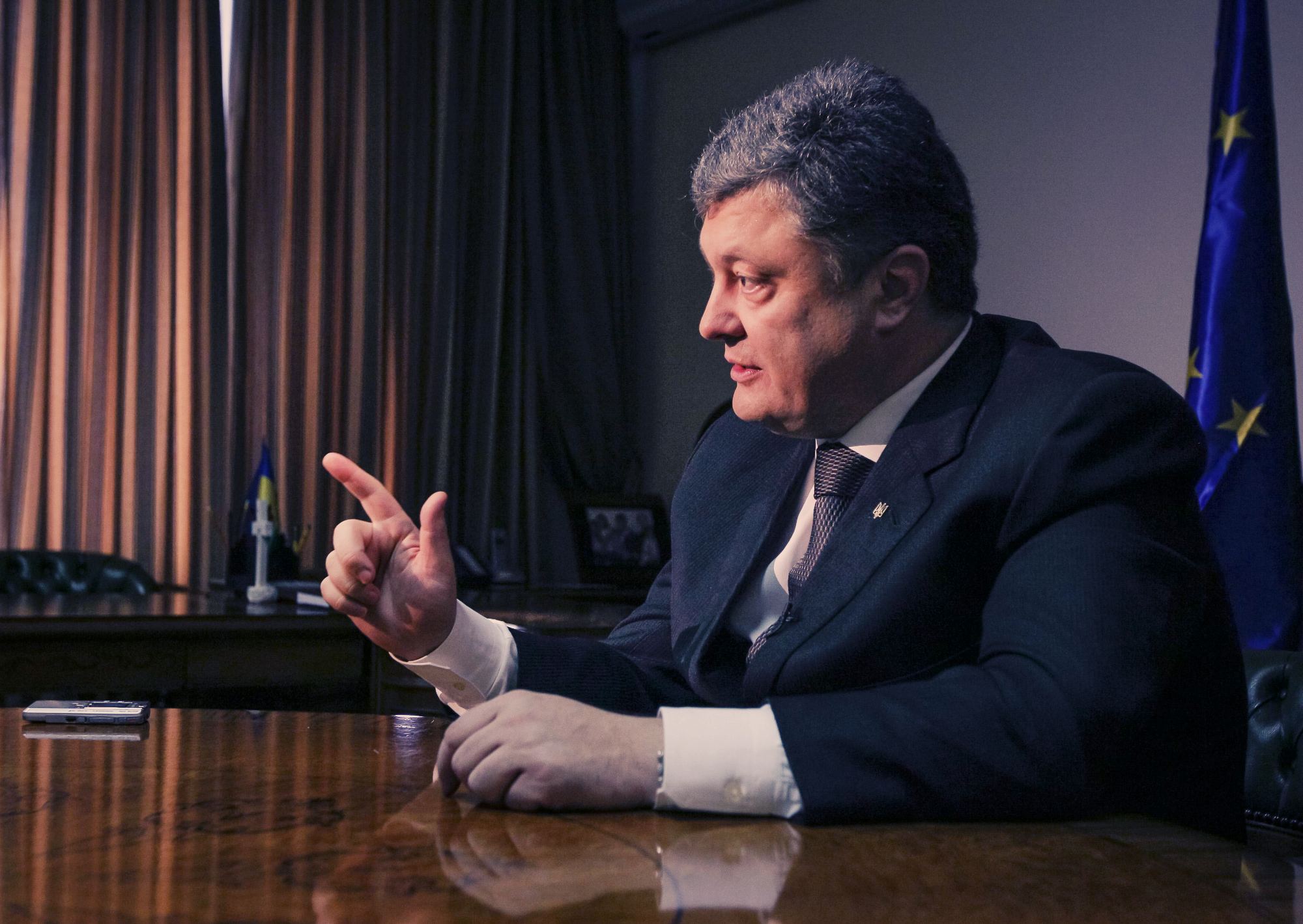 Петро Порошенко провів телефонні розмови з Ангелою Меркель та Франсуа Олландом