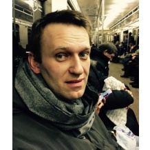 Навальный пренебрег домашним арестом и снял электронный браслет