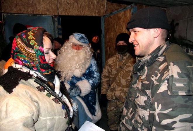 Українських воїнів у зоні АТО привітали львівські колядники (фоторепортаж)