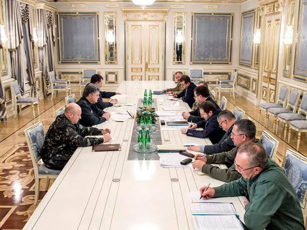 Порошенко провів нараду з керівниками силових відомств