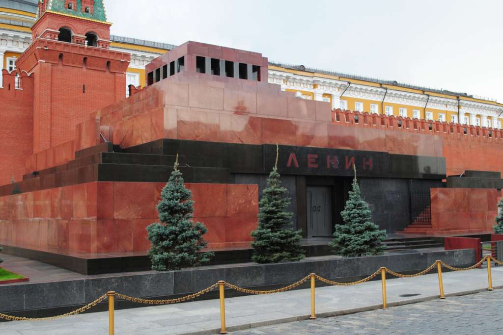 Московські активісти влаштували біля Мавзолею акцію «Вигнання диявола» (ВІДЕО)