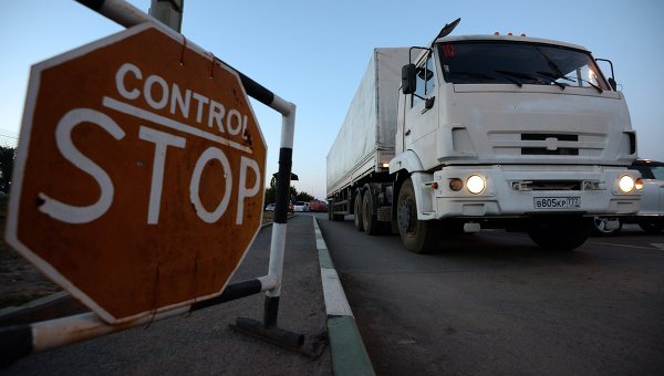 56 грузовиков «гумконвоя» под флагами России и «Новороссии» пересекли границу Украины, – ОБСЕ