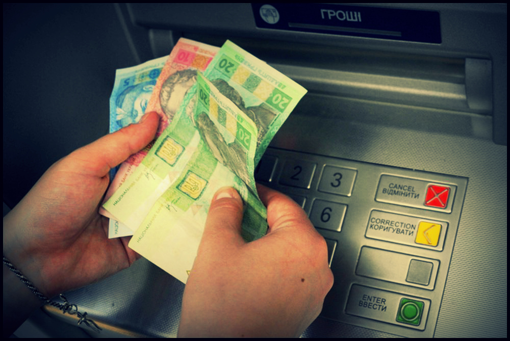 На зняття готівки з банкомату введуть комісію