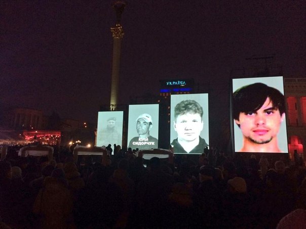 На Майдані поминають героїв Небесної сотні (ФОТО)