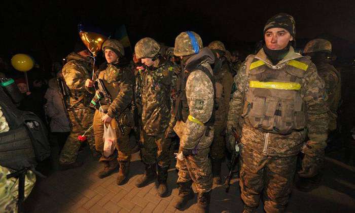 Львів’ян закликають передати смаколики для поранених бійців з Дебальцевого