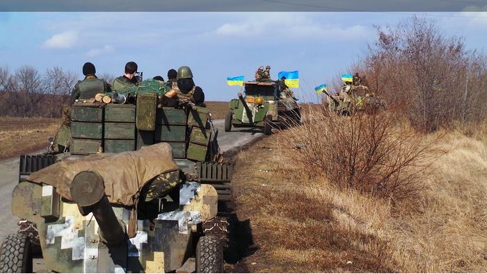 На Луганщині поетапно відводиться важке озброєння ЗСУ (ВІДЕО)