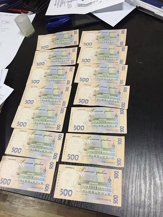 У Львові на хабарі 300 тис. грн затримали посадовця банку