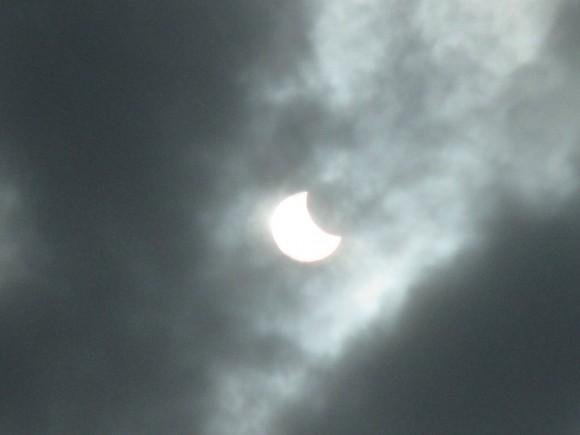 Сонячне затемнення у Львові (фото)
