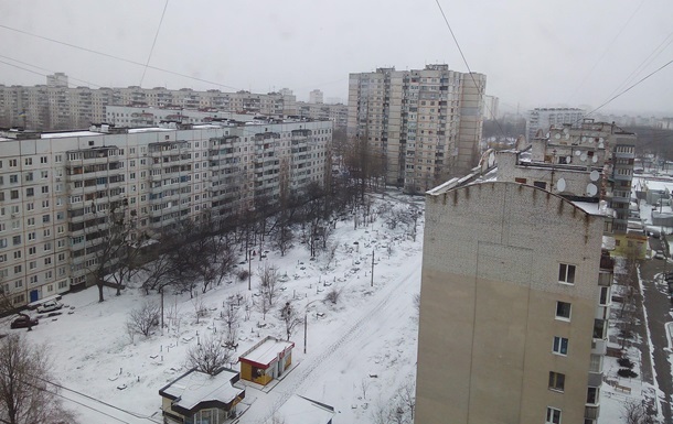 Харьков засыпало снегом, улицы расчищает техника