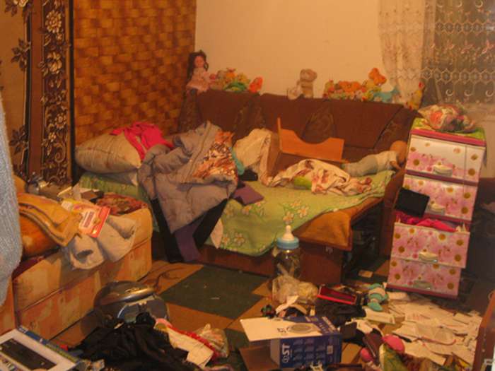 На Житомирщині бандити пограбували будинок погрожуючи ножем 6 річній дитині