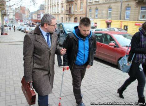 У Львові шахраї з банківської картки вкрали гроші на протезування бійця