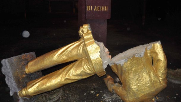 На Запорожье массовый “ленинопад”: снесли 4 памятника Ильичу