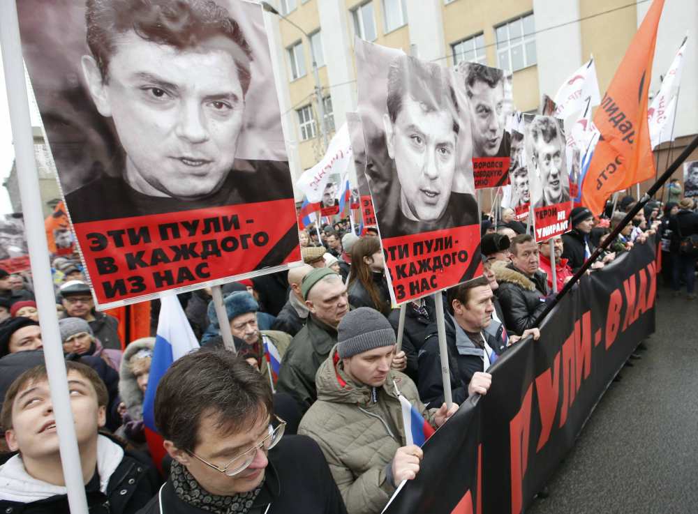 У Москві десятки тисяч людей прийшли на марш пам’яті Нємцова (ФОТО)