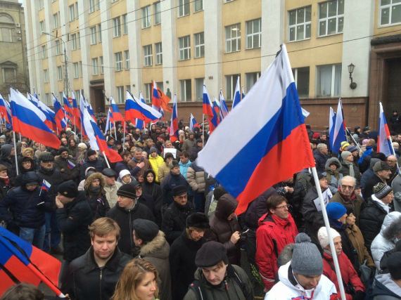 На акции в память о Немцове в Москве задержали более 50 человек