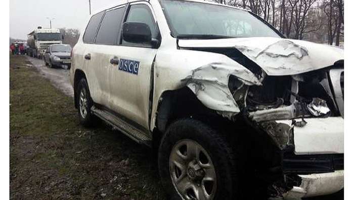 На Донбасі авто «Правого сектора» розбило джип місії ОБСЄ
