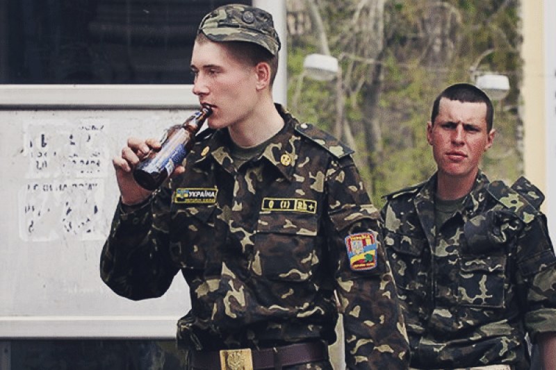 В Минобороны придумали, как бороться с пьянством в украинской армии