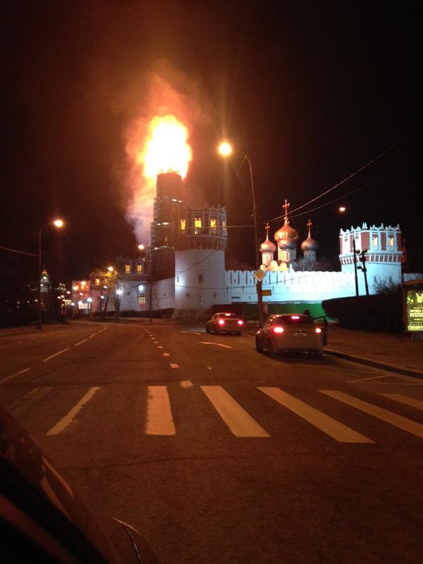 У центрі Москви палає Новодівичий монастир (фото)