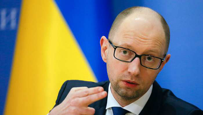 Яценюк: Україна воює, а її грабують свої міністри