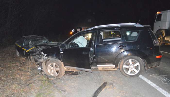 На Рівненщині п’яний водій Mitsubishi  ледь не вбив ДАІшників (ФОТО)