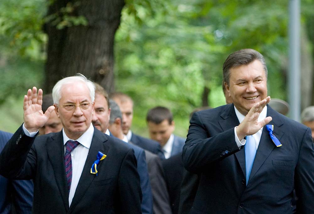 Торік Янукович і Азаров отримали по 300 тис. грн. українських пенсій (відео)