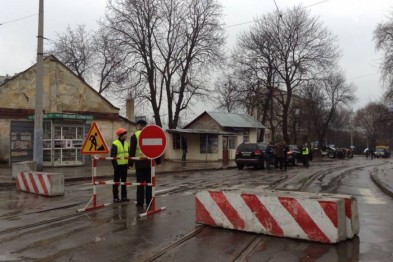 До конца марта для движения транспорта закроют часть ул. Хмельницкого