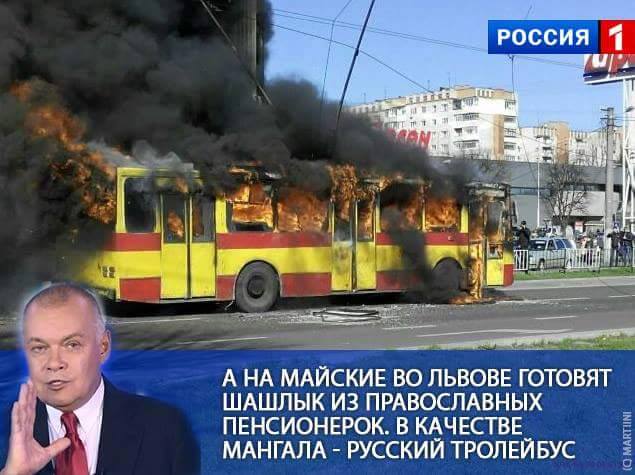 Троллейбус, который дотла сгорел посреди Львова, отъездил более 27 лет (фото)