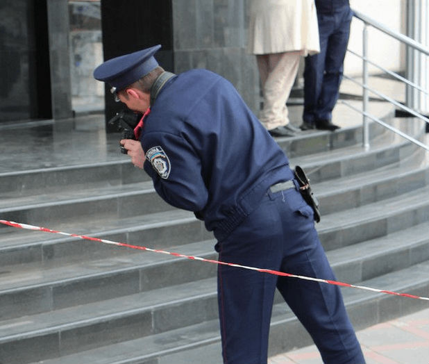 У Миколаєві біля банку розстріляли жінку і вкрали 7 млн грн (фото, відео)