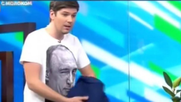 Український ведучий похизувався футболкою з Путіним на російському каналі (ВІДЕО)