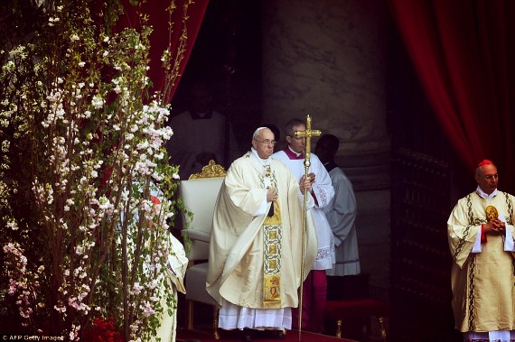 Під час Великоднього послання Папа закликав до миру в “дорогій Україні” (ФОТО)