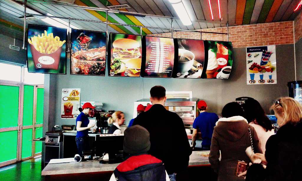 McDonalds по-окупантськи: “Автокафе” в Криму (ФОТО)