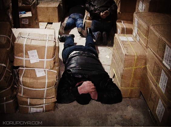 .В Одессе задержали банду, которая обчищала контейнеры с товарами на “Седьмом километре” (ФОТО, ВІДЕО)