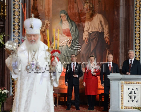 Чорний знак: На Великдень в храмі Христа Спасителя у Патріарха Кирила погасли свічки (фото)