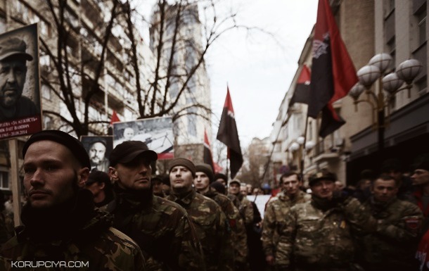 “Правый сектор” переходит на контракт в Вооруженные силы Украины